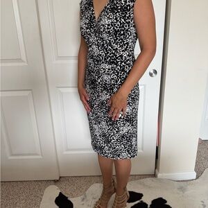 Evan Picone Black and White Sleeveless V-Neck Sheath Dress